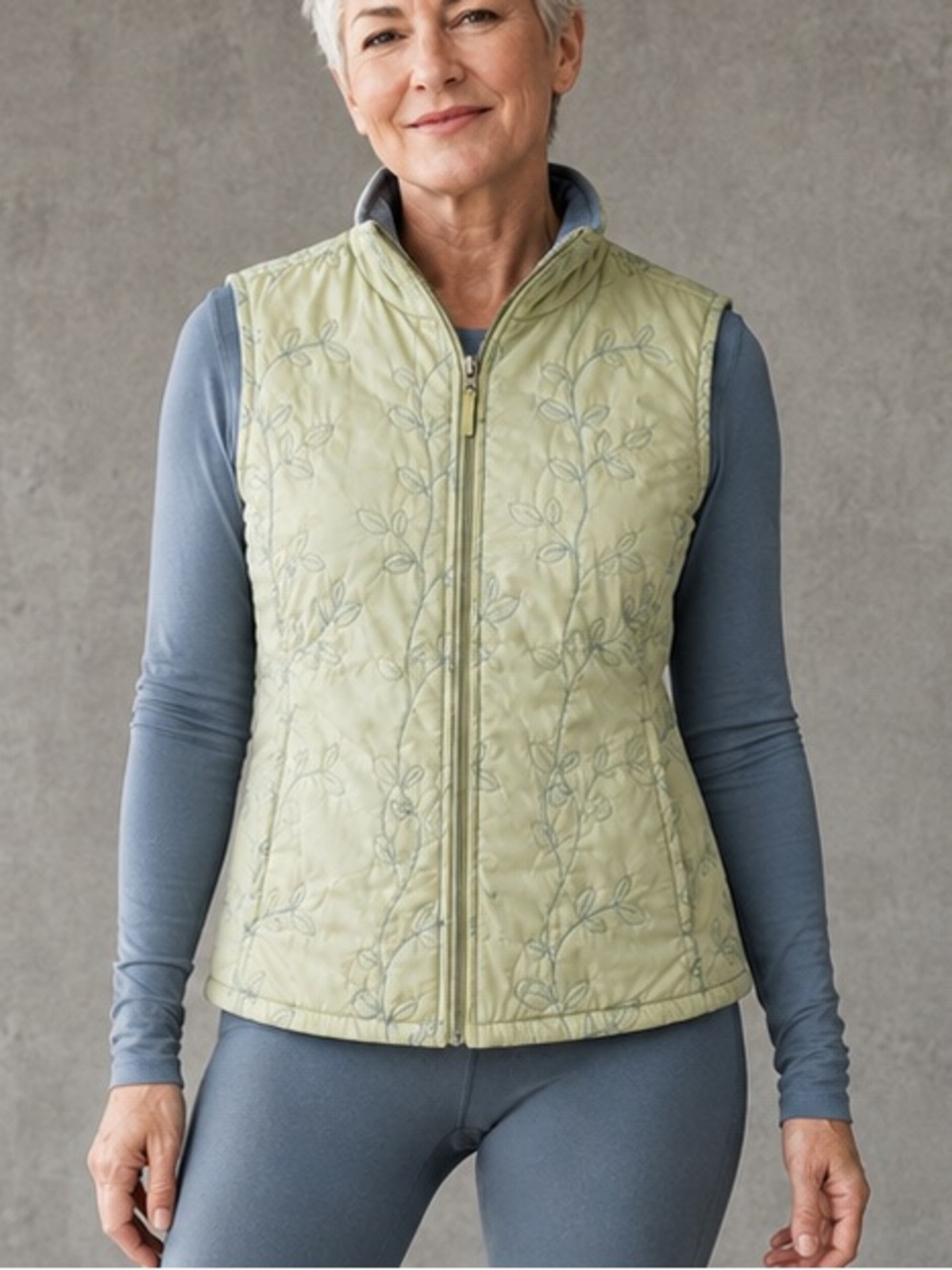 Eddie Bauer Women’s M Embroidered Quilted Fleece Lined Vest